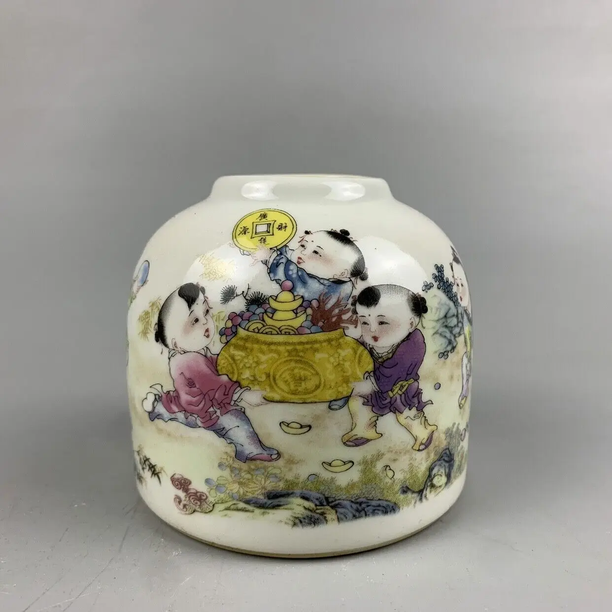 Chinese Collection Nice Art Work Famille Rose Porcelain Jar Kids Pattern Pot 3.78 inch
Chinese Collection Nice Art Work Famille Rose Porcelain Jar Kids Pattern Pot 3.78 inch