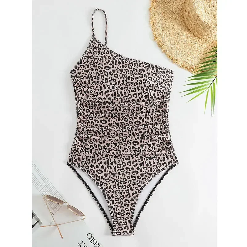 Sexy Leopard Print One-Piece Swimsuit Single Shoulder Women's Exposed Back Belly Covering Bikini Trendy 2025 Intimate Wear
Sexy Leopard Print One-Piece Swimsuit Single Shoulder Women's Exposed Back Belly Covering Bikini Trendy 2025 Intimate Wear