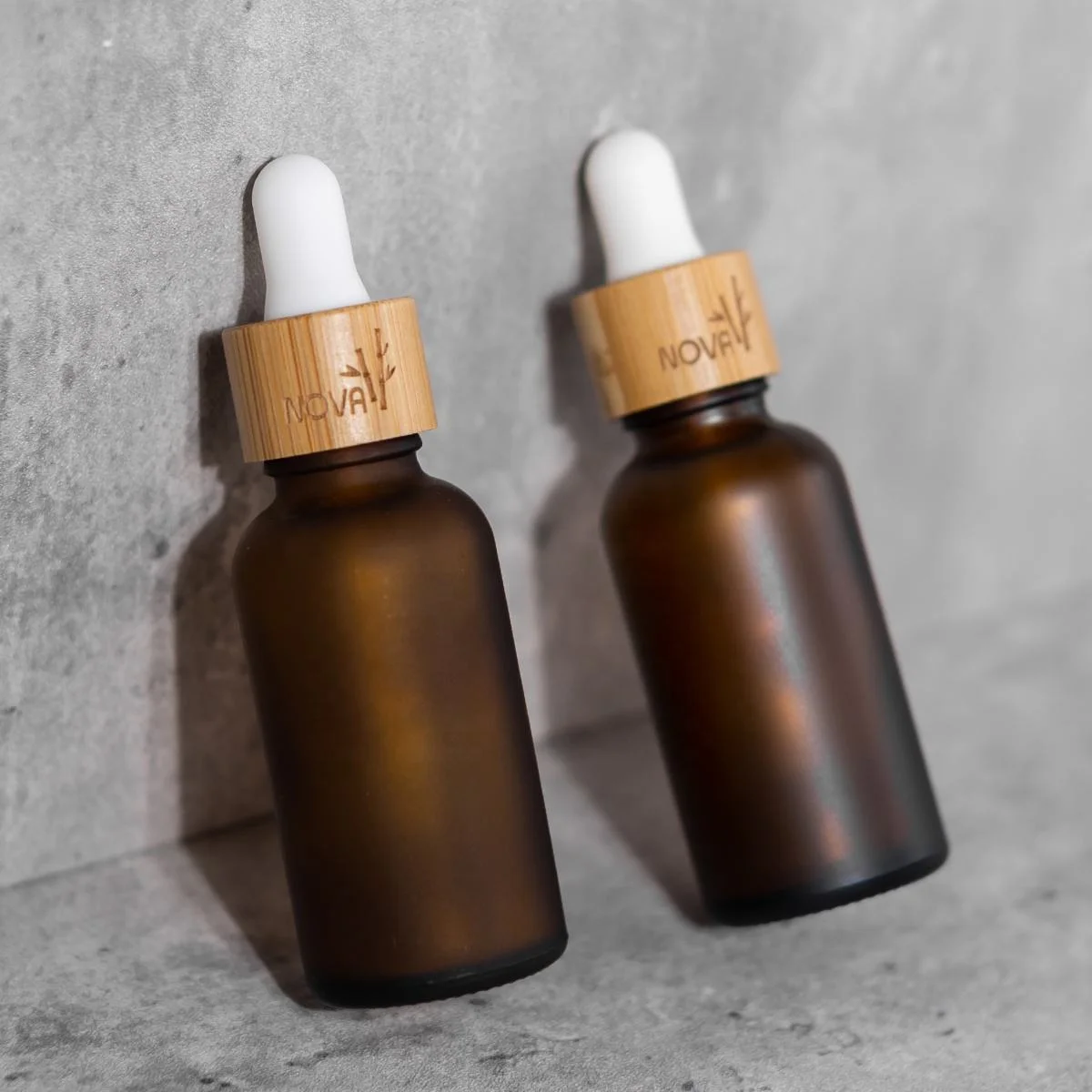 Масляные капельницы из матового янтаря, стеклянная бутылка с бамбуковой крышкой, дорожные капельницы для глаз для духов, ароматерапии, защита от УФ-лучей
Масляные капельницы из матового янтаря, стеклянная бутылка с бамбуковой крышкой, дорожные капельницы для глаз для духов, ароматерапии, защита от УФ-лучей