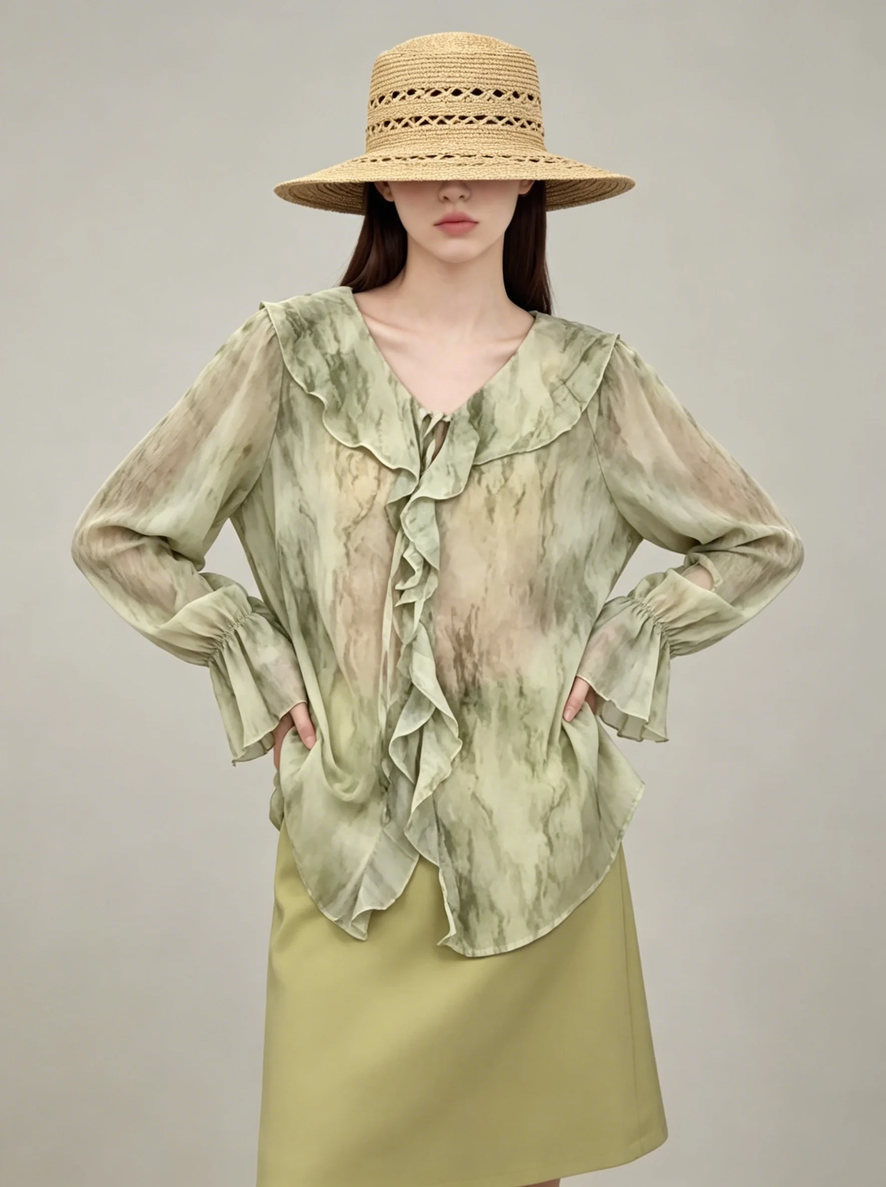 Elegant Green Water-Media Spill Lotus Leaf V-Neck Women's Shirt Casual Loose Fit Long Sleeve Summer Top Chinese Style
Elegant Green Water-Media Spill Lotus Leaf V-Neck Women's Shirt Casual Loose Fit Long Sleeve Summer Top Chinese Style