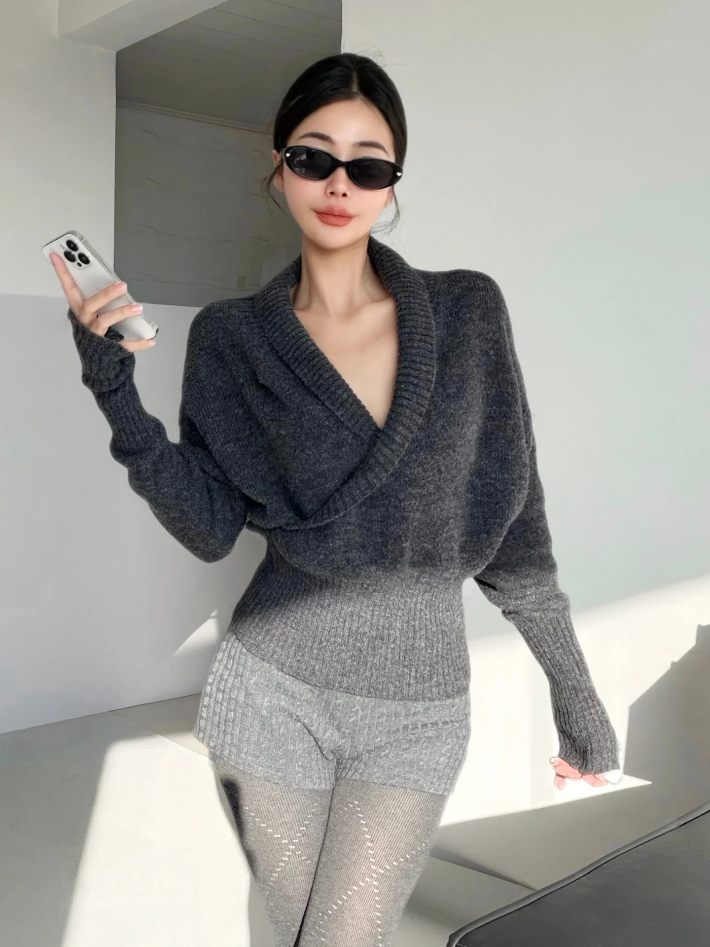 Женский вязаный свитер с V-образным вырезом, облегающий, с длинными рукавами, мягкий, повседневный, комфортный, подчеркивающий фигуру
Женский вязаный свитер с V-образным вырезом, облегающий, с длинными рукавами, мягкий, повседневный, комфортный, подчеркивающий фигуру