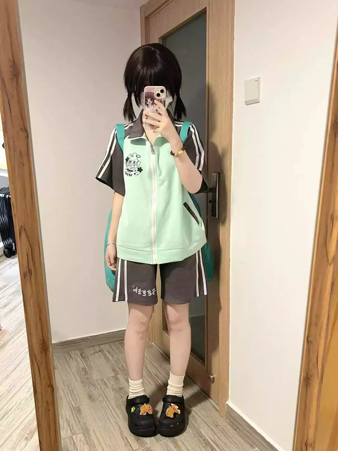 Japanese Preppy Style Casual Sportswear Set Summer New Short Sleeved Zipper Cardigan + Loose Shorts 2 Pcs Set Sweet Y2k Suits
Japanese Preppy Style Casual Sportswear Set Summer New Short Sleeved Zipper Cardigan + Loose Shorts 2 Pcs Set Sweet Y2k Suits
