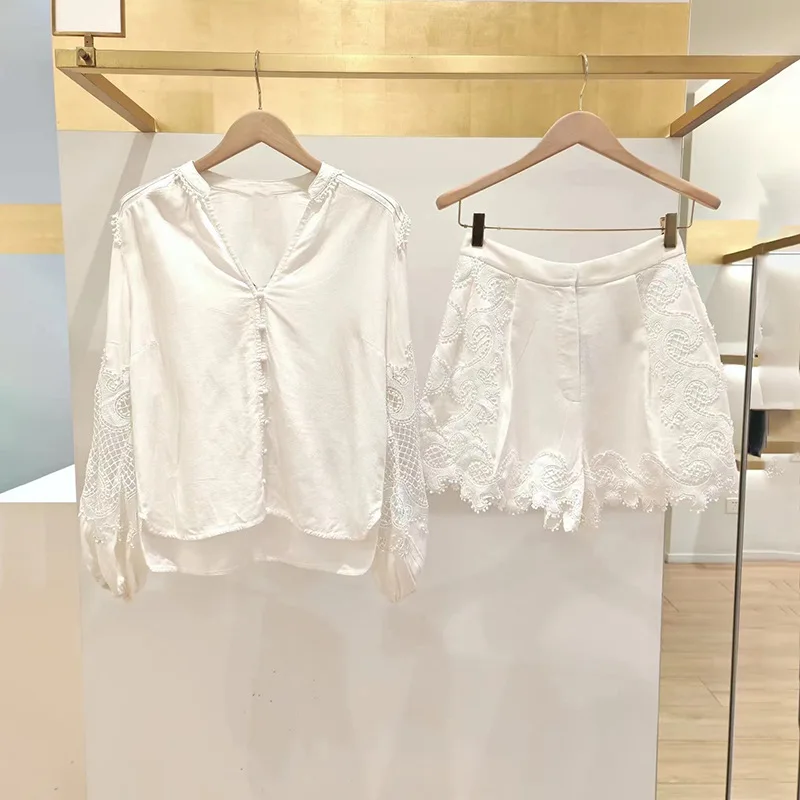 White Cool Suit Hollow Pattern Spliced shirt Embroidered Lace Shorts 2025 Spring and Summer New Style Two Piece Set for Women
White Cool Suit Hollow Pattern Spliced shirt Embroidered Lace Shorts 2025 Spring and Summer New Style Two Piece Set for Women