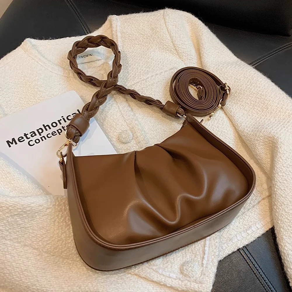 Versatile and fashionable women's bag, light luxury underarm shoulder bag, internet famous high-end crossbody bag for women
Versatile and fashionable women's bag, light luxury underarm shoulder bag, internet famous high-end crossbody bag for women