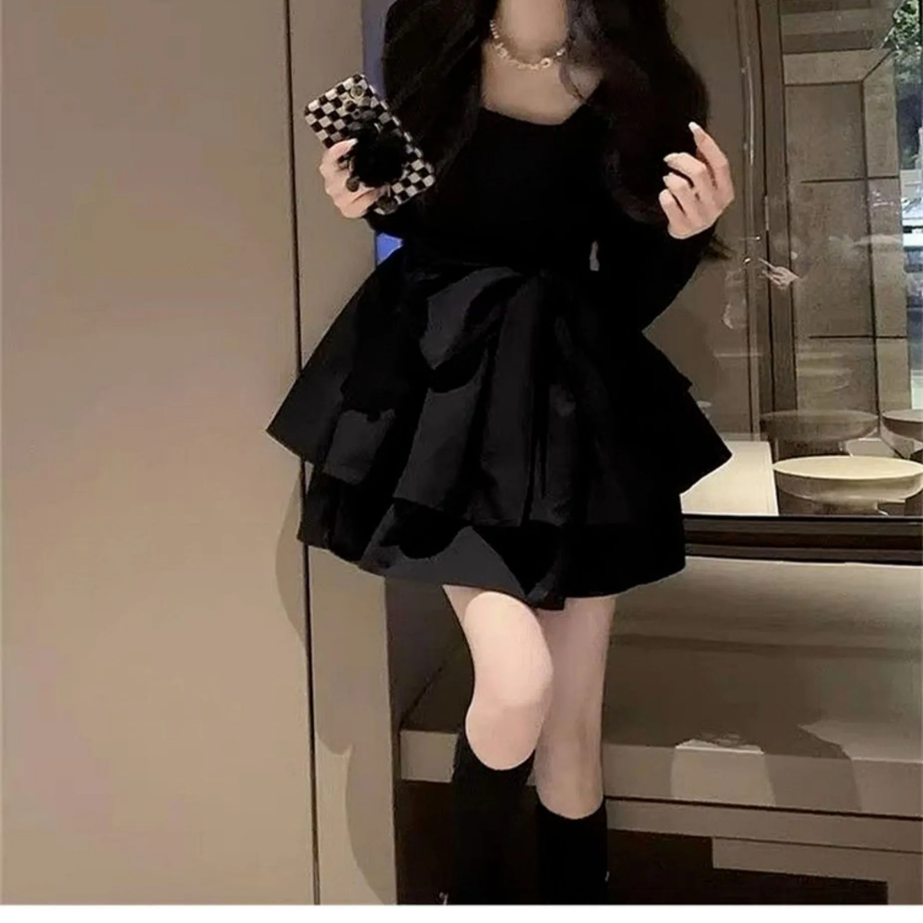 Черное платье с бантом 
Черное платье с бантом