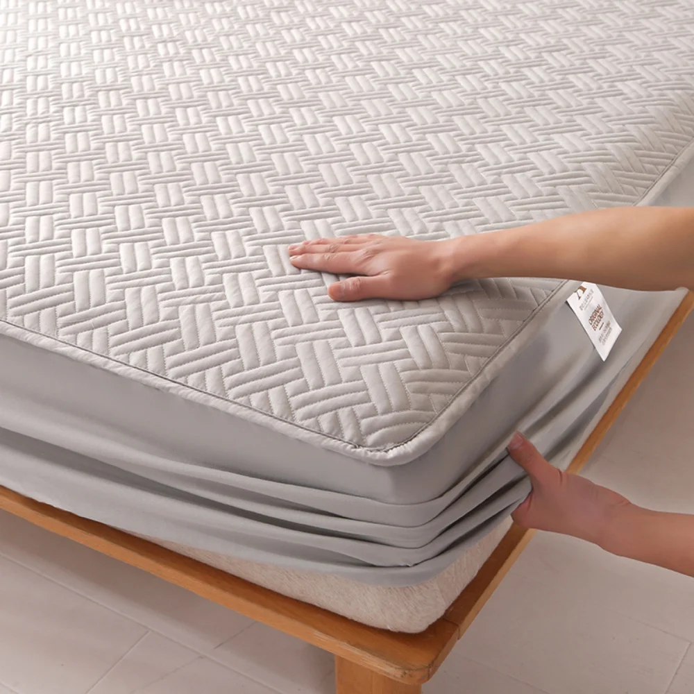 Solid Color Thickened Mattress Protector Mattress Cover Antimicrobial Soft Bed Fitted Sheet Anti-slip Durable Quilted Bed Cover 
Solid Color Thickened Mattress Protector Mattress Cover Antimicrobial Soft Bed Fitted Sheet Anti-slip Durable Quilted Bed Cover