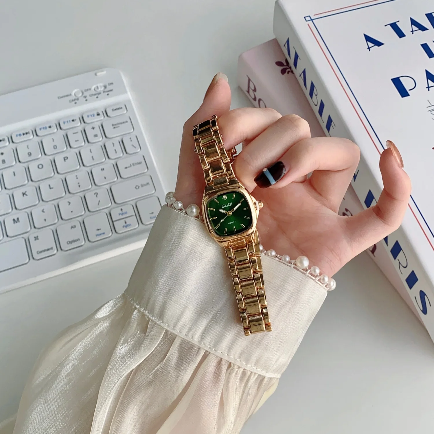 Модные женские кварцевые наручные часы с ремешком из золотого сплава, простые женские часы с квадратным циферблатом, Reloj Mujer, часы для девочек, подарок Montre femme
Модные женские кварцевые наручные часы с ремешком из золотого сплава, простые женские часы с квадратным циферблатом, Reloj Mujer, часы для девочек, подарок Montre femme