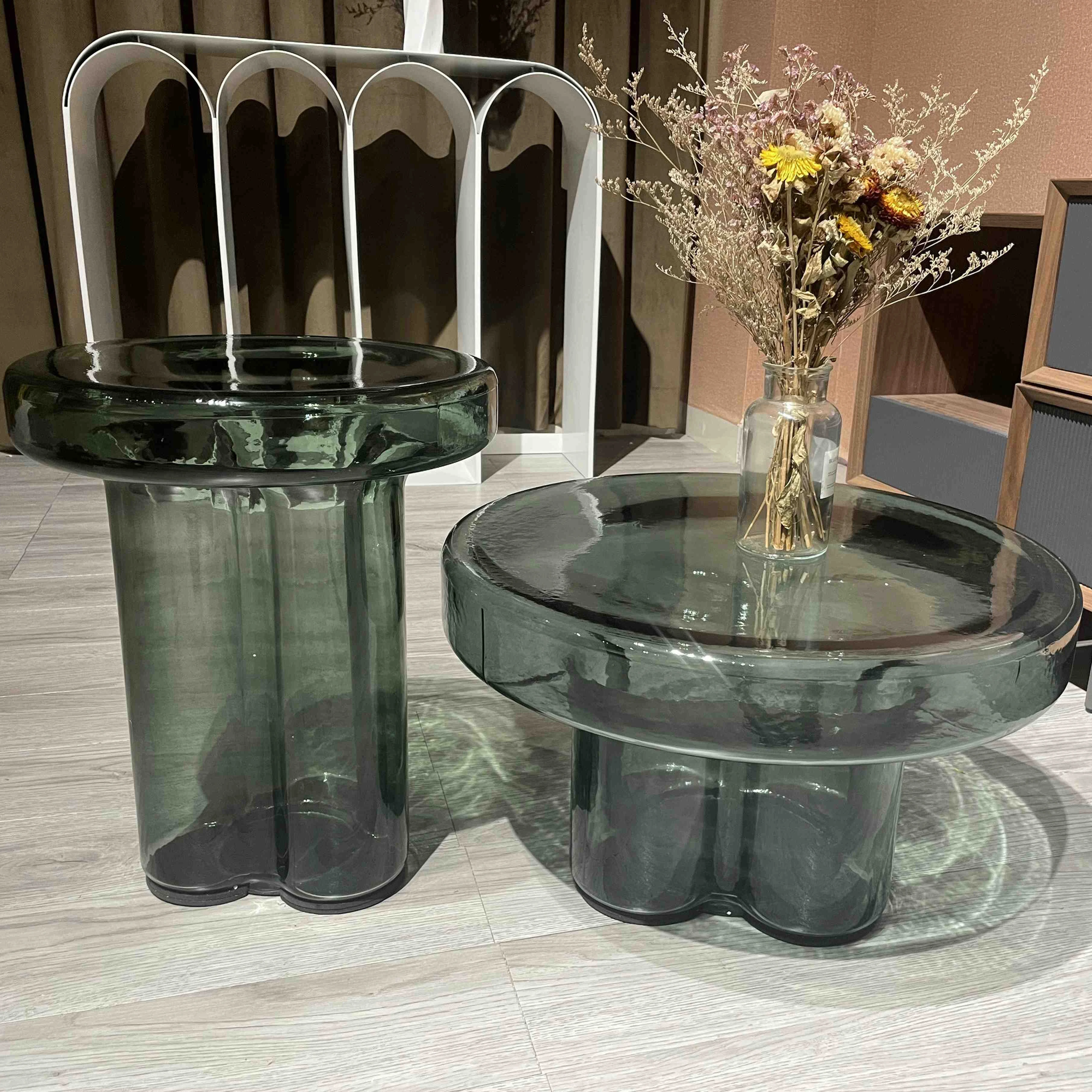 Modern Design Soda Side Table glass coffee table for Home & Office Use Durable Glass Living Room Furniture
Modern Design Soda Side Table glass coffee table for Home & Office Use Durable Glass Living Room Furniture