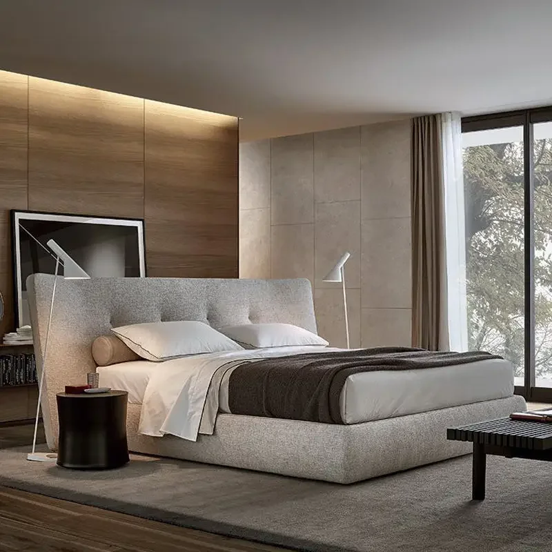Italian Luxury Bedroom Furniture King Size Bed Hotel Bedroom High Headboard Bed Modern Fabric Bed Frame
Italian Luxury Bedroom Furniture King Size Bed Hotel Bedroom High Headboard Bed Modern Fabric Bed Frame