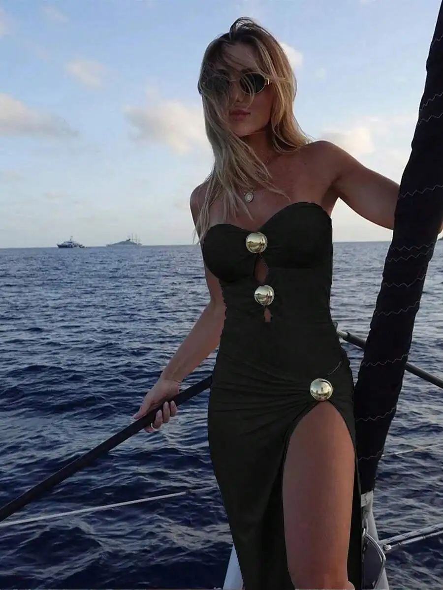 Elegant Sexy Bandeau One-Piece Swimsuit With High Slit And Decorative Buttons For Vacation
Elegant Sexy Bandeau One-Piece Swimsuit With High Slit And Decorative Buttons For Vacation