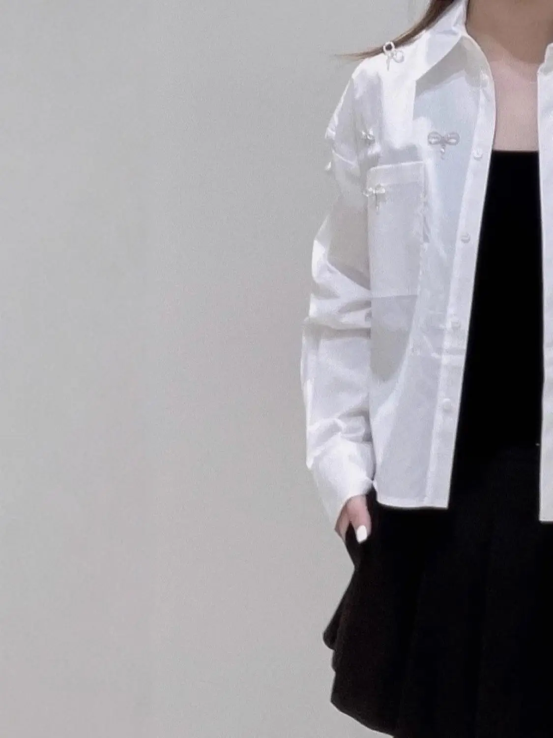 Spring/Summer Women Turn-down Collar Bow Long Sleeve Pocket Solid Set Single Breasted Shirt +Loose Elegant Fashion Mini Skirt
Spring/Summer Women Turn-down Collar Bow Long Sleeve Pocket Solid Set Single Breasted Shirt +Loose Elegant Fashion Mini Skirt