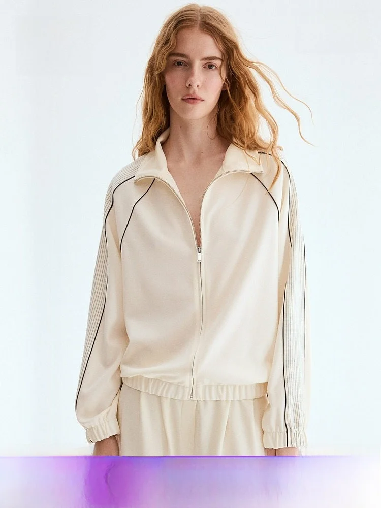 H&M Новая летняя женская спортивная куртка свободного кроя из полиэстера и спандекса с карманами на молнии, ребристым низом, стандартной длины, верхняя одежда
H&M Новая летняя женская спортивная куртка свободного кроя из полиэстера и спандекса с карманами на молнии, ребристым низом, стандартной длины, верхняя одежда