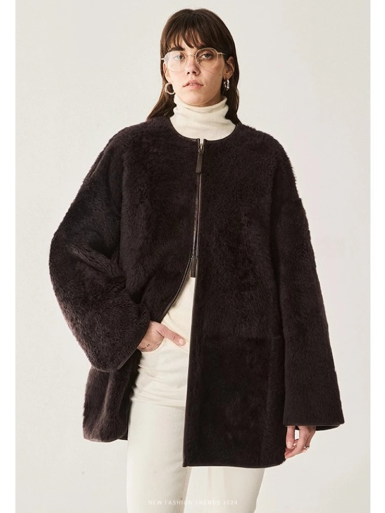 High-end Luxury Lacon Lamb Fur Shearling Jackets for Women Simple O-neck Loose Mid-length Winter Genuine Leather Real Fur Coat
High-end Luxury Lacon Lamb Fur Shearling Jackets for Women Simple O-neck Loose Mid-length Winter Genuine Leather Real Fur Coat