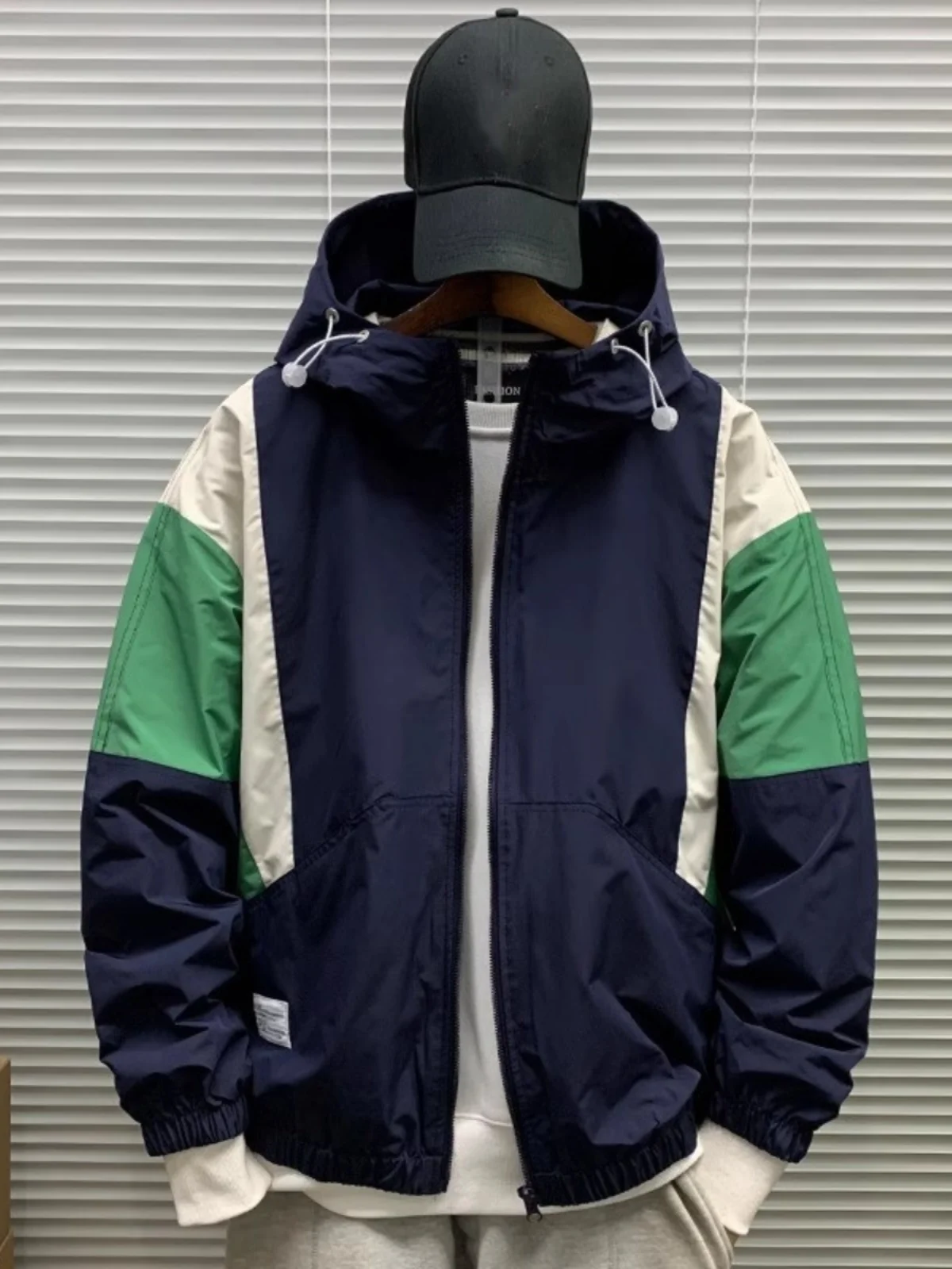 Свободная мужская куртка Jaet, новинка 202, осень-весна, верхняя одежда для школьников младших классов, брендовая верхняя одежда, пальто из полиэфирного волокна
Свободная мужская куртка Jaet, новинка 202, осень-весна, верхняя одежда для школьников младших классов, брендовая верхняя одежда, пальто из полиэфирного волокна