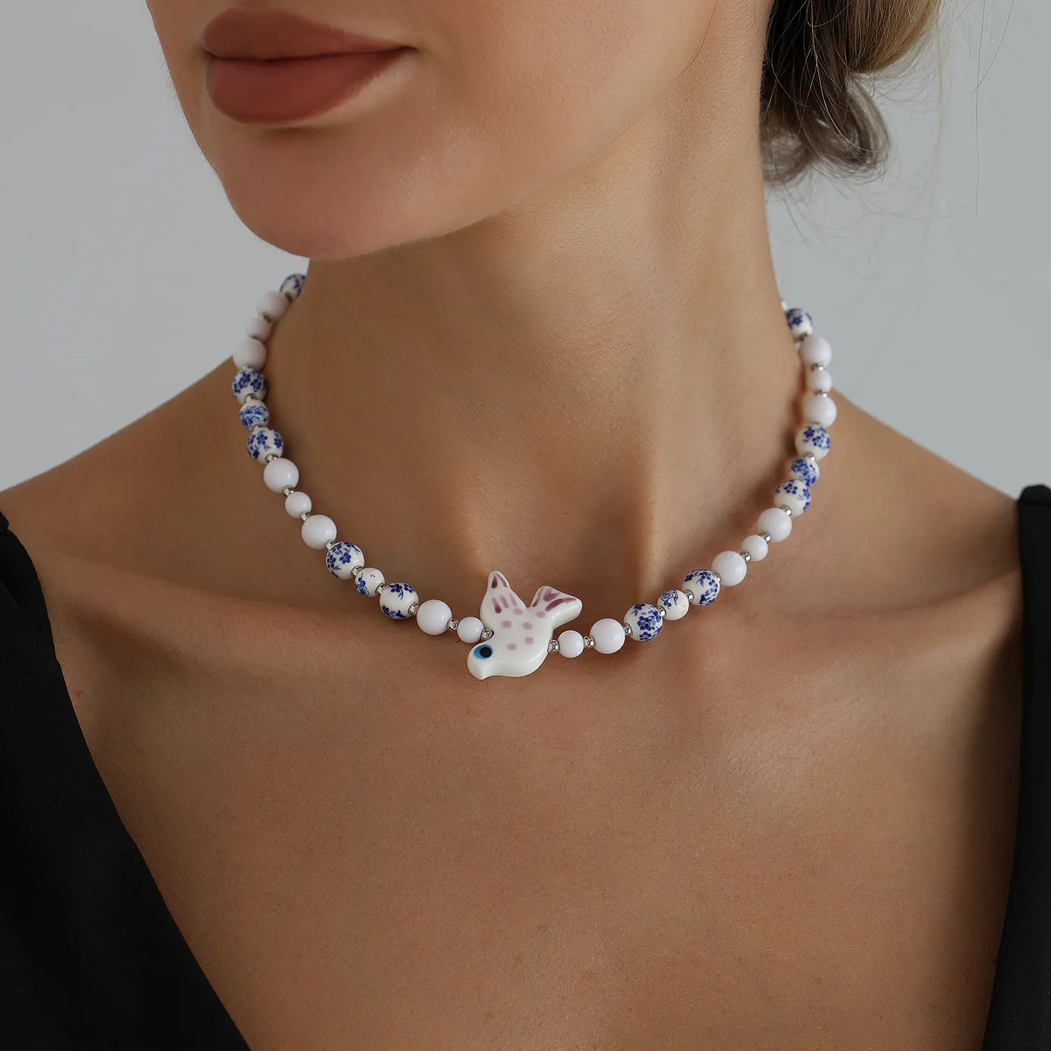 New Chinese Style Blue and White Porcelain Round Beaded Pigeon Cute Pendant Necklace for Women Fashion Unique Design Jewelry Gif
New Chinese Style Blue and White Porcelain Round Beaded Pigeon Cute Pendant Necklace for Women Fashion Unique Design Jewelry Gif