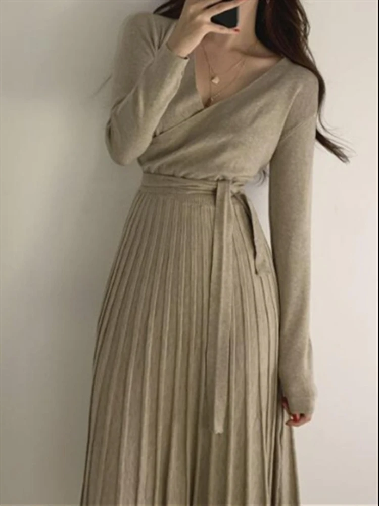 Vintage Knitted Korean Solid Warm Pleated Dresses Sweater Dress Women Thick Winter Woman Clothing Autumn 2022 Elegant Vestido
Vintage Knitted Korean Solid Warm Pleated Dresses Sweater Dress Women Thick Winter Woman Clothing Autumn 2022 Elegant Vestido