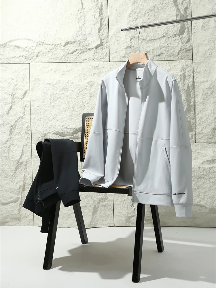Leavo Johnson High-End Sporty Simple Stand Collar Jacket for Men Fashionable Urban Loose Fit Summer Thin Long Sleeve Coat
Leavo Johnson High-End Sporty Simple Stand Collar Jacket for Men Fashionable Urban Loose Fit Summer Thin Long Sleeve Coat