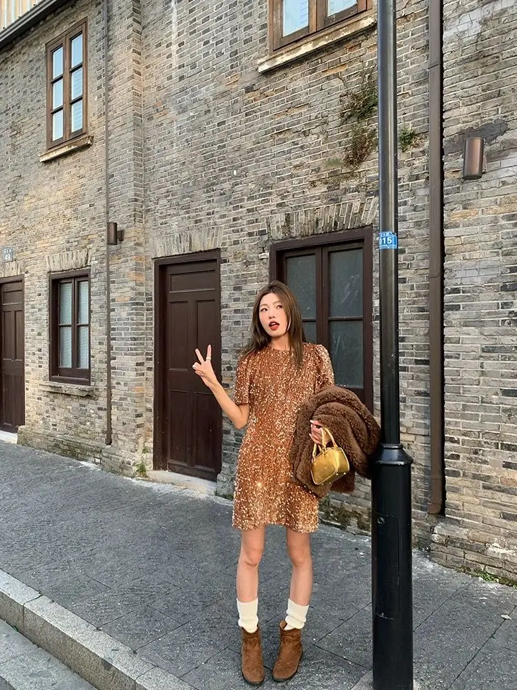 Gold Velvet Bead Dress Women's New Bubble Sleeve Waist Skirt
Gold Velvet Bead Dress Women's New Bubble Sleeve Waist Skirt