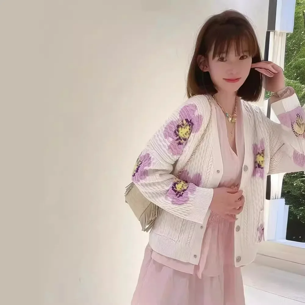 Floral Jacquard Women Knitted Cardigan V-Neck Single Breasted Long Sleeve Loose Spring 2024 Sweater
Floral Jacquard Women Knitted Cardigan V-Neck Single Breasted Long Sleeve Loose Spring 2024 Sweater