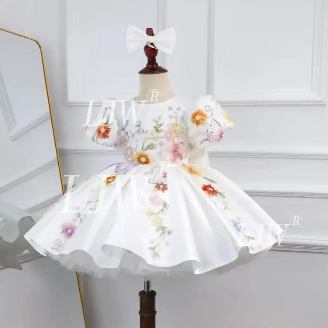 Платье для девочки с пышными рукавами и цветочным декором ручной работы, нарядное платье для первого дня рождения, модное платье для девочек в стиле принцессы с цветочным принтом.
Платье для девочки с пышными рукавами и цветочным декором ручной работы, нарядное платье для первого дня рождения, модное платье для девочек в стиле принцессы с цветочным принтом.