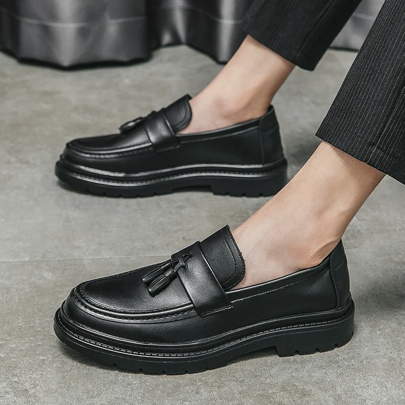 Loafers Men Casual Leather Shoes outdoor Slip on Fashion Italian Moccasins Luxury Brand Loafers fashion Business men shoes
Loafers Men Casual Leather Shoes outdoor Slip on Fashion Italian Moccasins Luxury Brand Loafers fashion Business men shoes