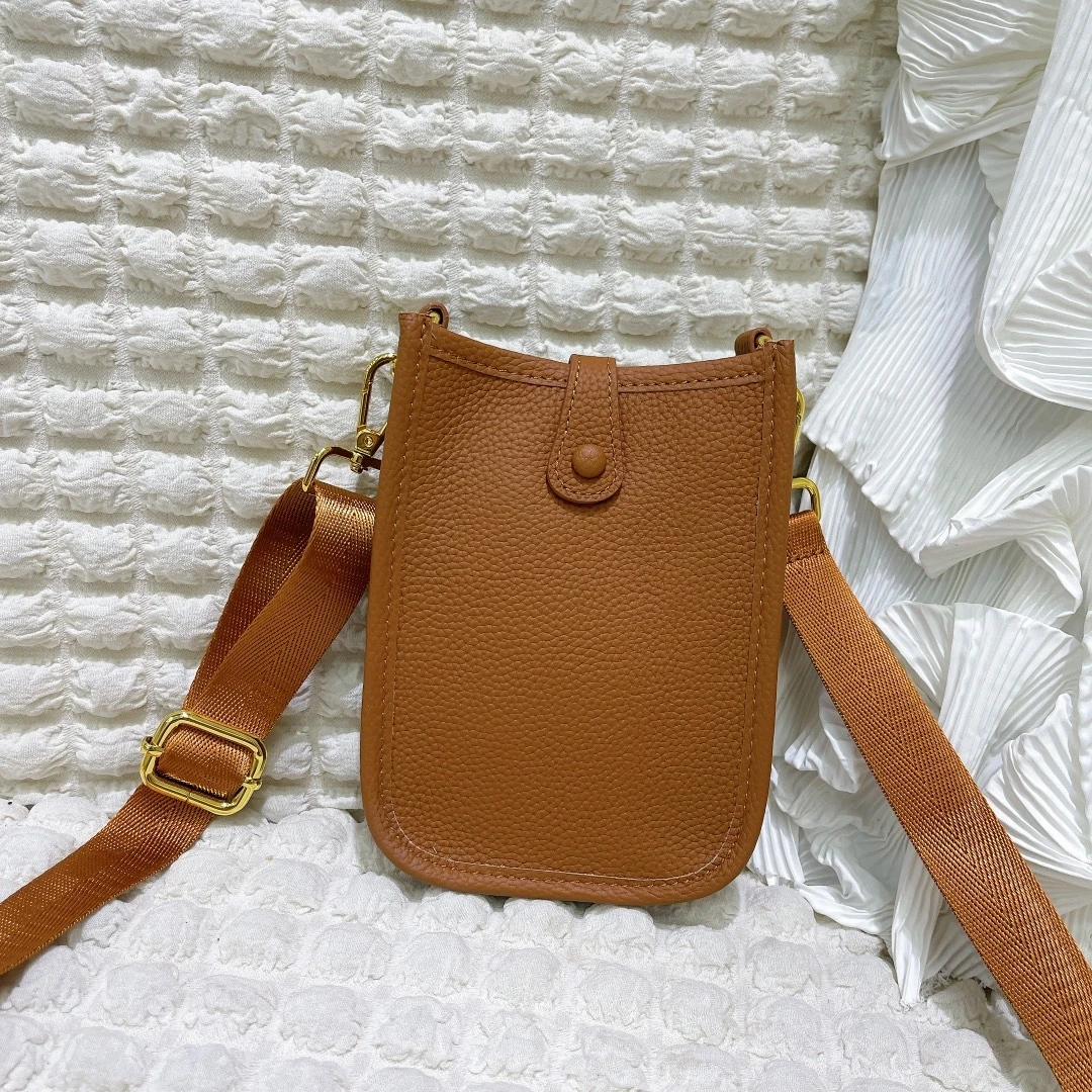 Womens Mens Handbags Phone Pouch 18cm Luxury Designer Bags Top Quality Tote Genuine Leather Shoulder Fashion Clutch Crossbody
Womens Mens Handbags Phone Pouch 18cm Luxury Designer Bags Top Quality Tote Genuine Leather Shoulder Fashion Clutch Crossbody