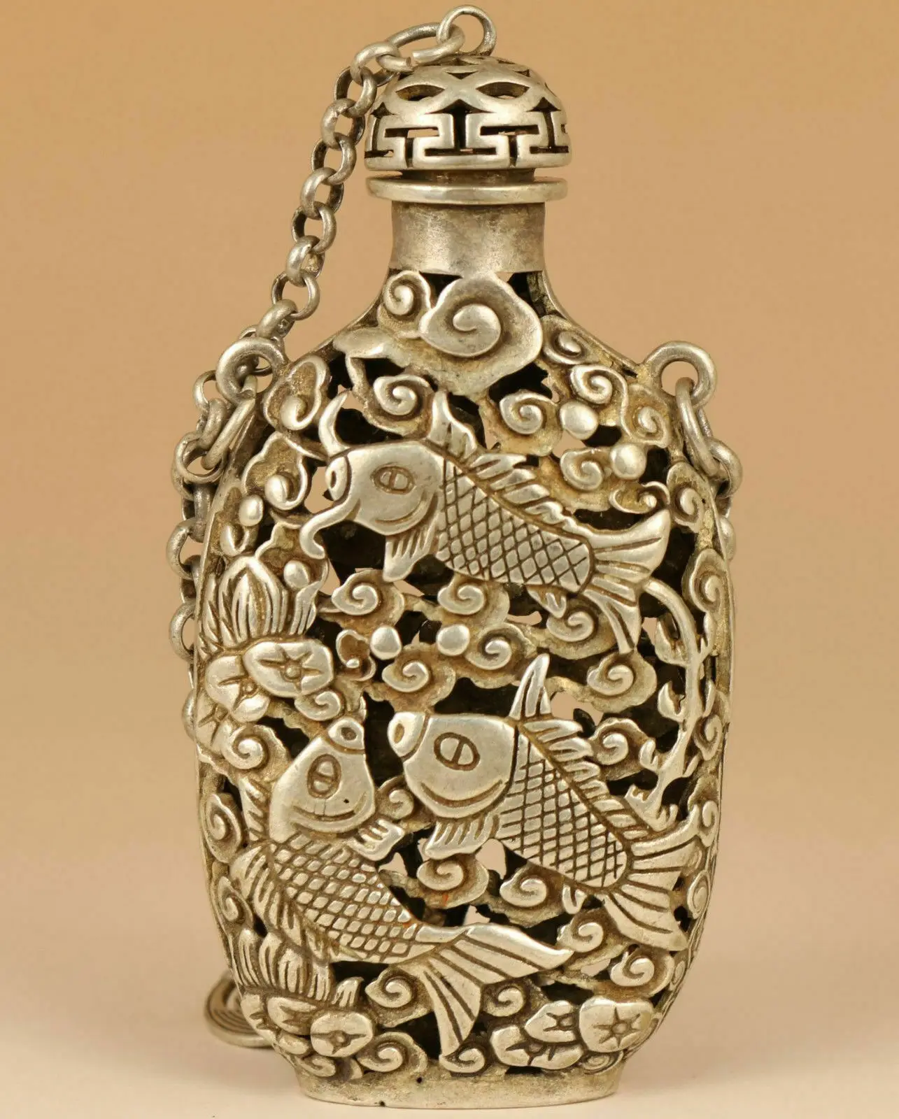 old tibetan silver hand carved hollow out fish lotus statue snuff bottle Statue
old tibetan silver hand carved hollow out fish lotus statue snuff bottle Statue