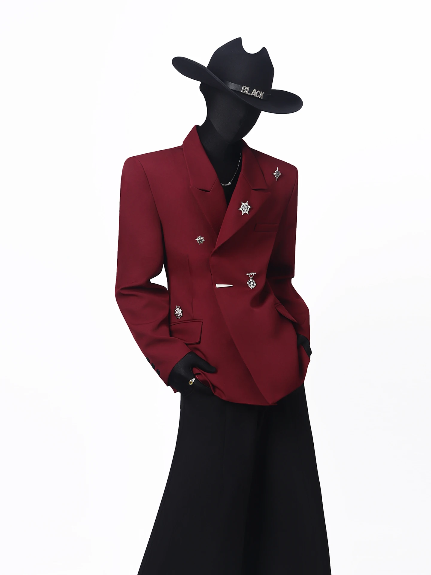 Metal Decorated Loose Fit Men's Suit Jacket Waist Cinched Shoulder Padded Casual Style Long Sleeve Single Button Closure Coat
Metal Decorated Loose Fit Men's Suit Jacket Waist Cinched Shoulder Padded Casual Style Long Sleeve Single Button Closure Coat