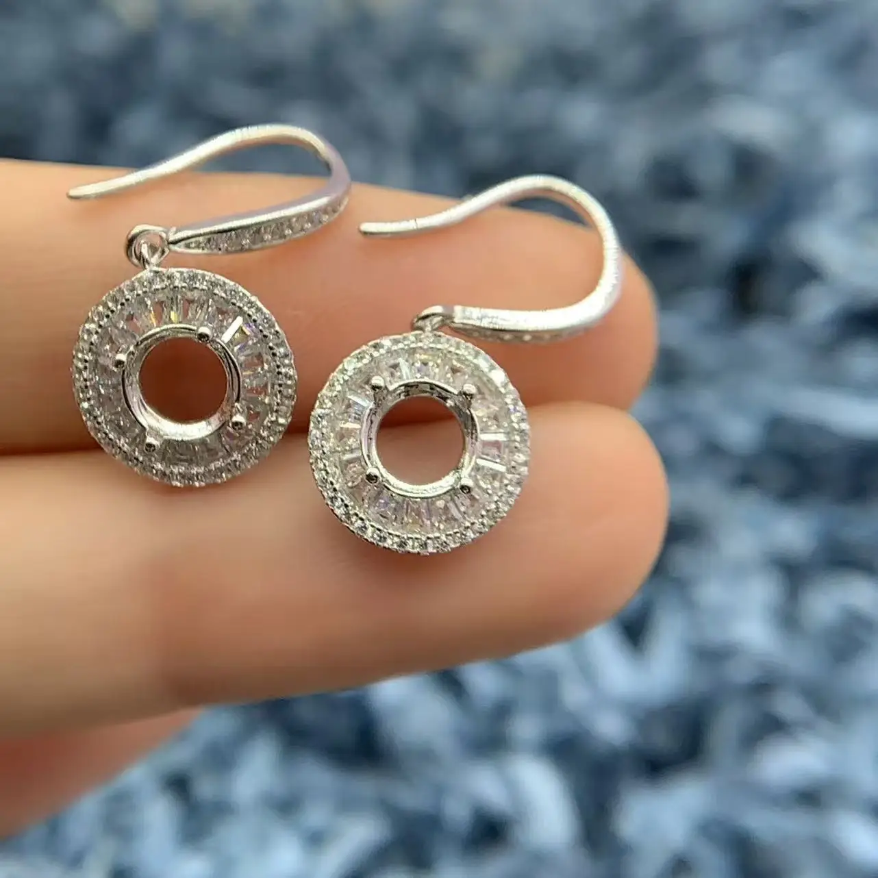 MeiBaPJ круглые 6 мм модные серьги с драгоценными камнями DIY пустые держатели для женщин S925 стерлингового серебра изысканные свадебные украшения
MeiBaPJ круглые 6 мм модные серьги с драгоценными камнями DIY пустые держатели для женщин S925 стерлингового серебра изысканные свадебные украшения