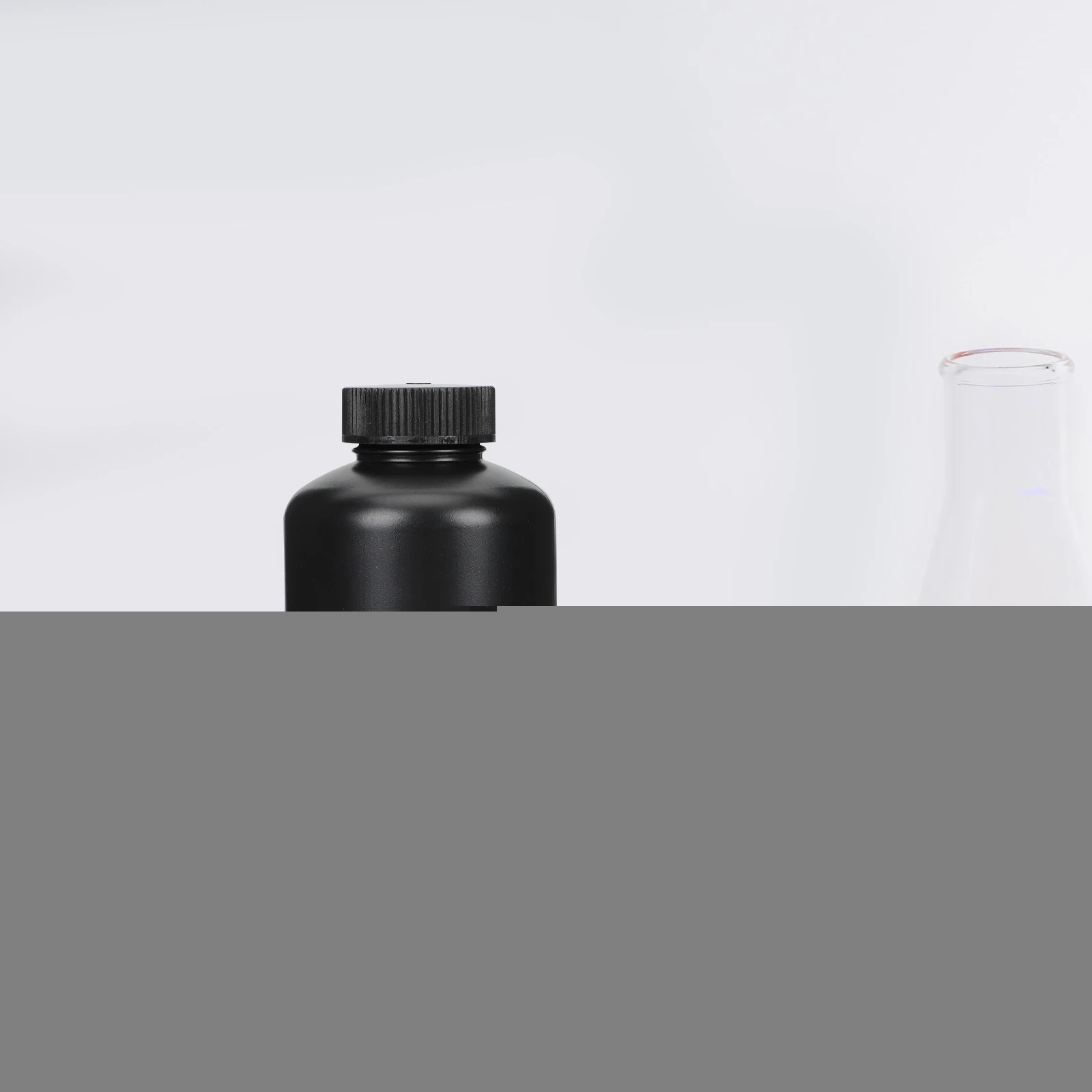 500ml Bottles Storage Chemical Vial Plastic Mixing Black Containers PE Material UV Protection Laboratory Teaching
500ml Bottles Storage Chemical Vial Plastic Mixing Black Containers PE Material UV Protection Laboratory Teaching