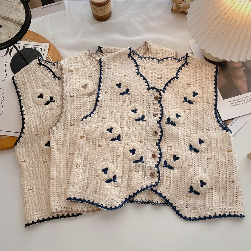 Boring Honey Retro Embroidery Vest Women's T-Shirt Be All-Match V-Neck Women Clothing Single-Breasted Hollow Out Crop Top
Boring Honey Retro Embroidery Vest Women's T-Shirt Be All-Match V-Neck Women Clothing Single-Breasted Hollow Out Crop Top
