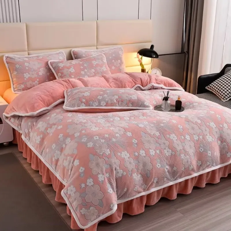 High-end jacquard milk fleece high gram weight double-sided fleece, winter thickened warm bed sheet quilt cover 4-piece set
High-end jacquard milk fleece high gram weight double-sided fleece, winter thickened warm bed sheet quilt cover 4-piece set