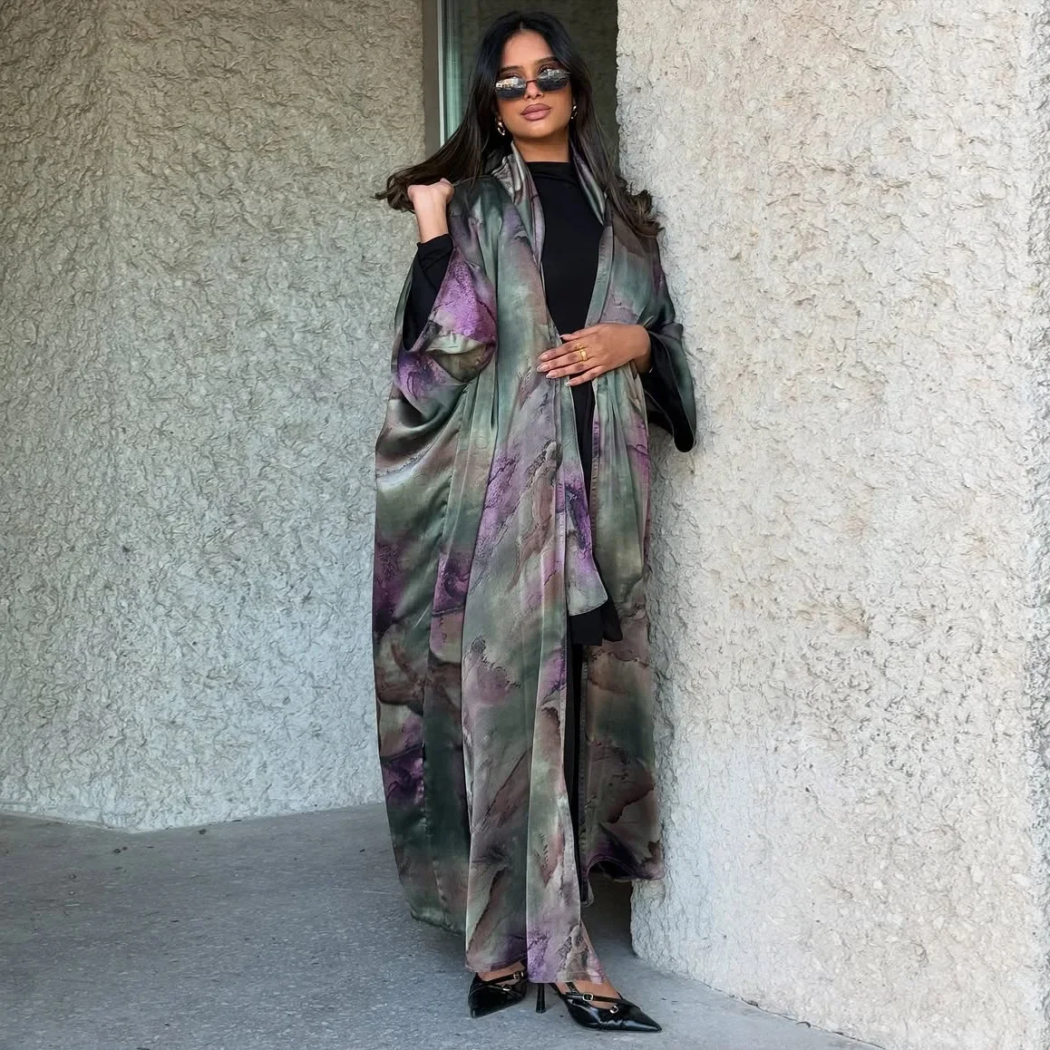 Атласный принт с платком, мусульманская женская летняя модная женская куртка-кардиган Абая, пальто, халат 
Атласный принт с платком, мусульманская женская летняя модная женская куртка-кардиган Абая, пальто, халат