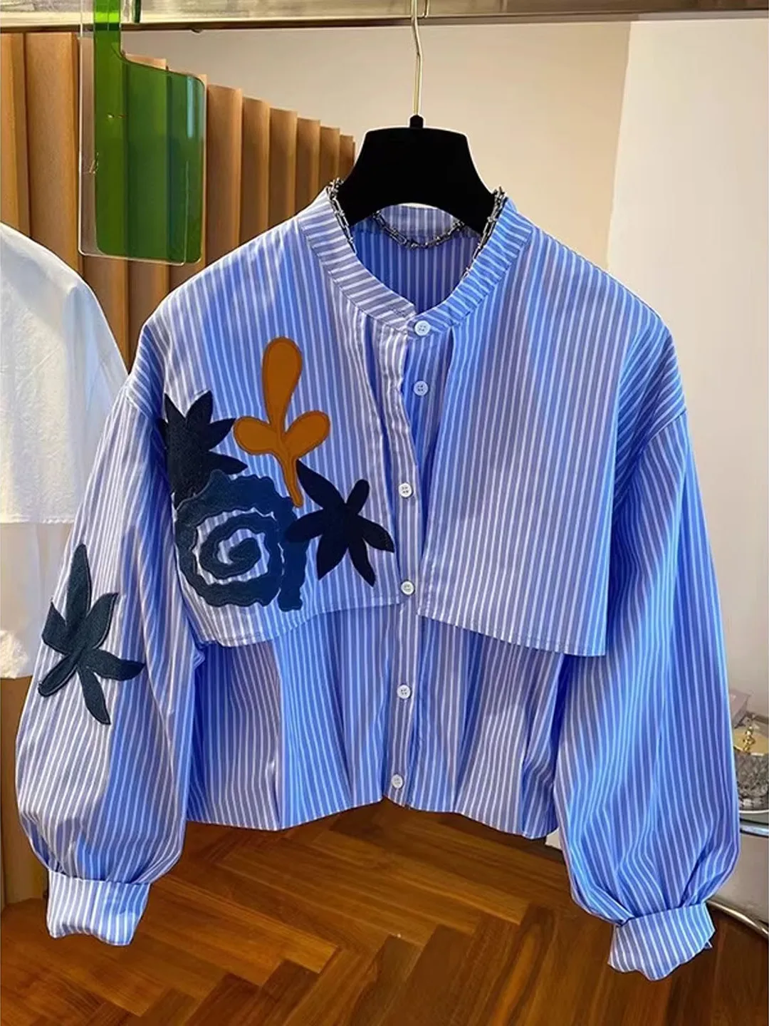 Spring 2026 Women's Loose Fit Long Sleeve Striped Shirt Stand Collar Fashionable Color Block Korean Style Commute Wind Shirt
Spring 2026 Women's Loose Fit Long Sleeve Striped Shirt Stand Collar Fashionable Color Block Korean Style Commute Wind Shirt