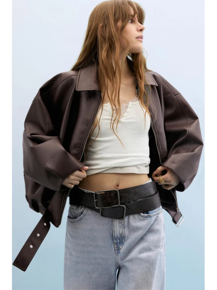 Chic Women Solid Loose Leather Jacket Glossy Lapel Long-sleeved Zipper Pocket Cropped Coats 2026 Lady Vintage Daily Street Wear
Chic Women Solid Loose Leather Jacket Glossy Lapel Long-sleeved Zipper Pocket Cropped Coats 2026 Lady Vintage Daily Street Wear