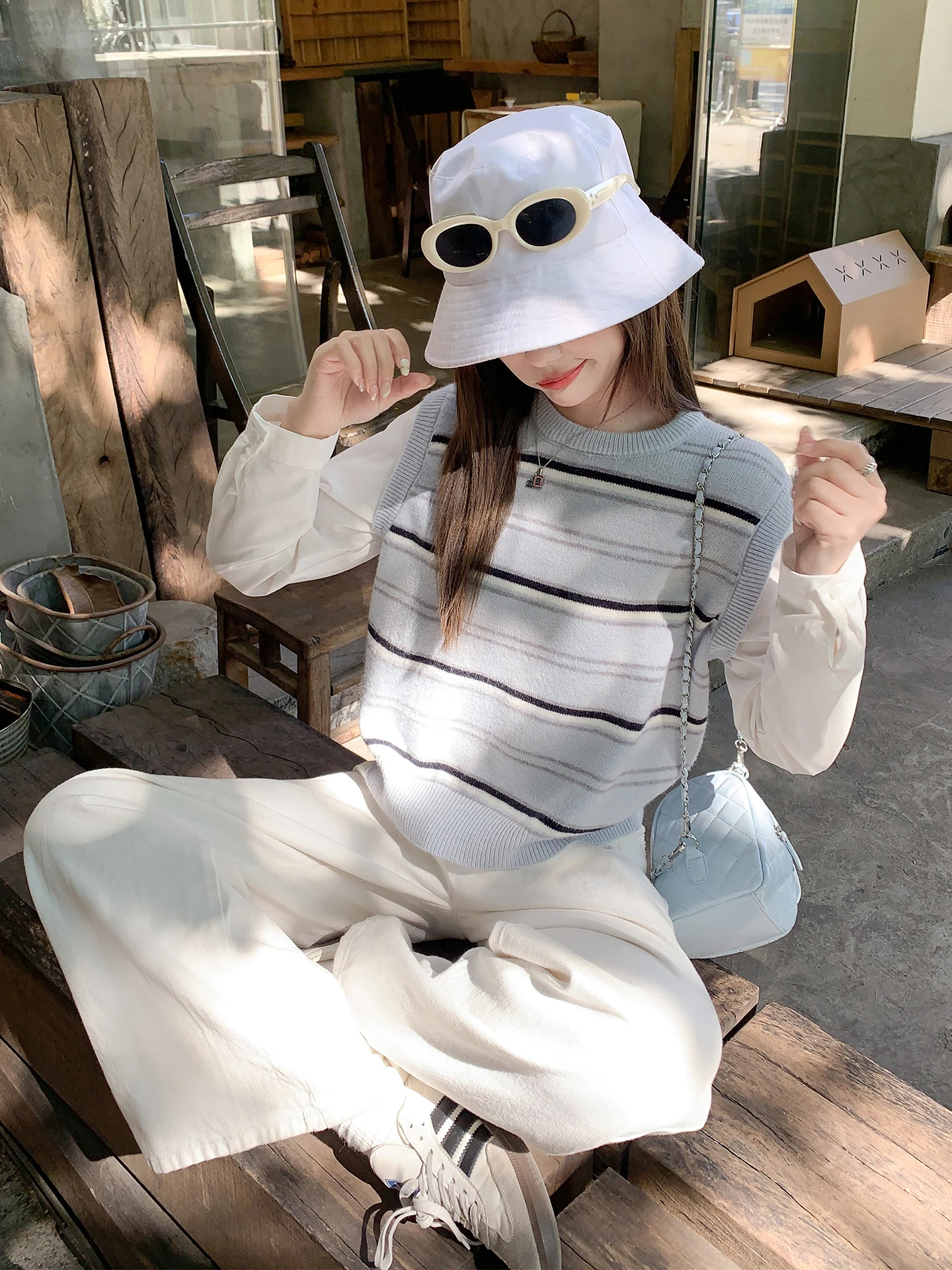 Синий полосатый свободный вязаный свитер для женщин, имитация двухслойности, удобный, для повседневной носки, весна-осень-зима, с длинными рукавами
Синий полосатый свободный вязаный свитер для женщин, имитация двухслойности, удобный, для повседневной носки, весна-осень-зима, с длинными рукавами