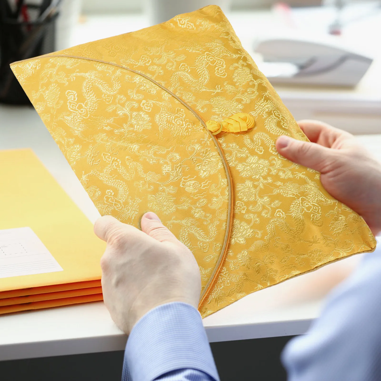 Portable Ethnic Style Brocade Pouch for Scriptures Books Buddhist Jewelry Sundries Organizer Compact Travel Friendly Embroidery
Portable Ethnic Style Brocade Pouch for Scriptures Books Buddhist Jewelry Sundries Organizer Compact Travel Friendly Embroidery