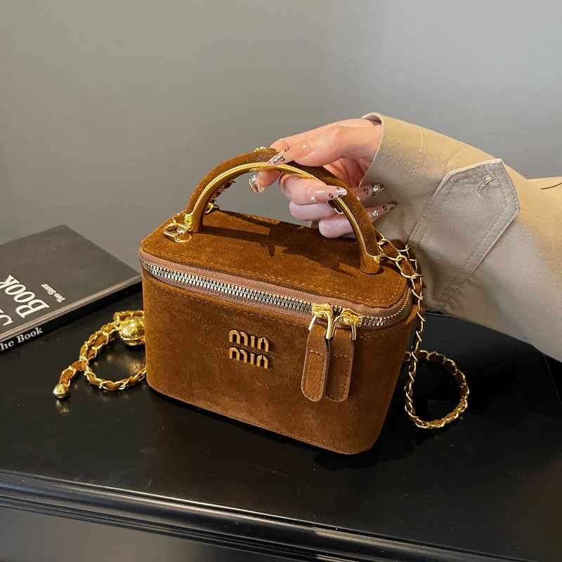 Элегантная женская сумка через плечо, вместительная кожаная сумка, люксовый бренд, шикарное вдохновение известного дизайнера
Элегантная женская сумка через плечо, вместительная кожаная сумка, люксовый бренд, шикарное вдохновение известного дизайнера