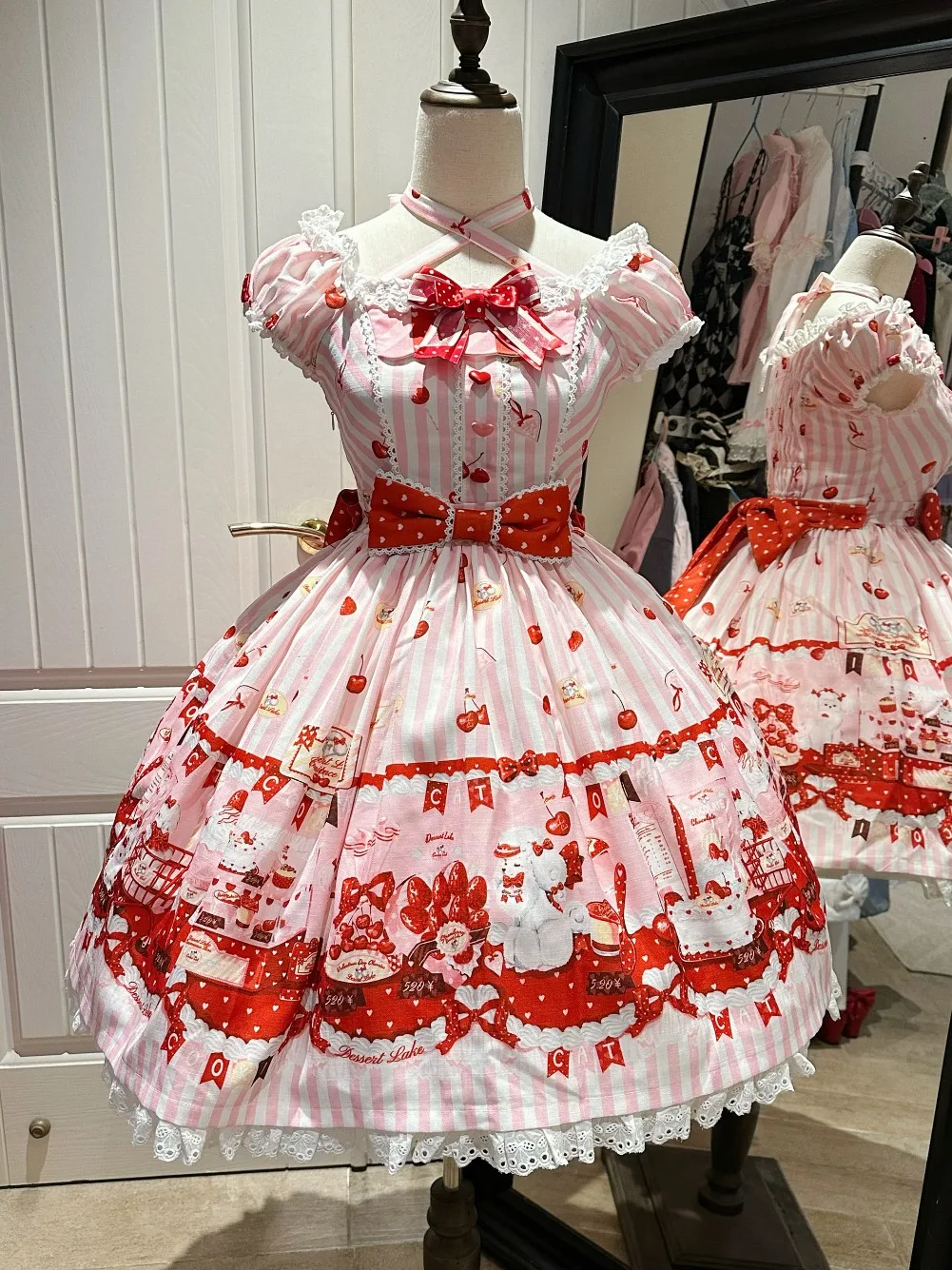 Puppy Mart - Платье Sweet Lolita Halter Neck OP с принтом вишни и щенков от Dessert Lake ПРЕДЗАКАЗ / 75 дней до отправки
Puppy Mart - Платье Sweet Lolita Halter Neck OP с принтом вишни и щенков от Dessert Lake ПРЕДЗАКАЗ / 75 дней до отправки