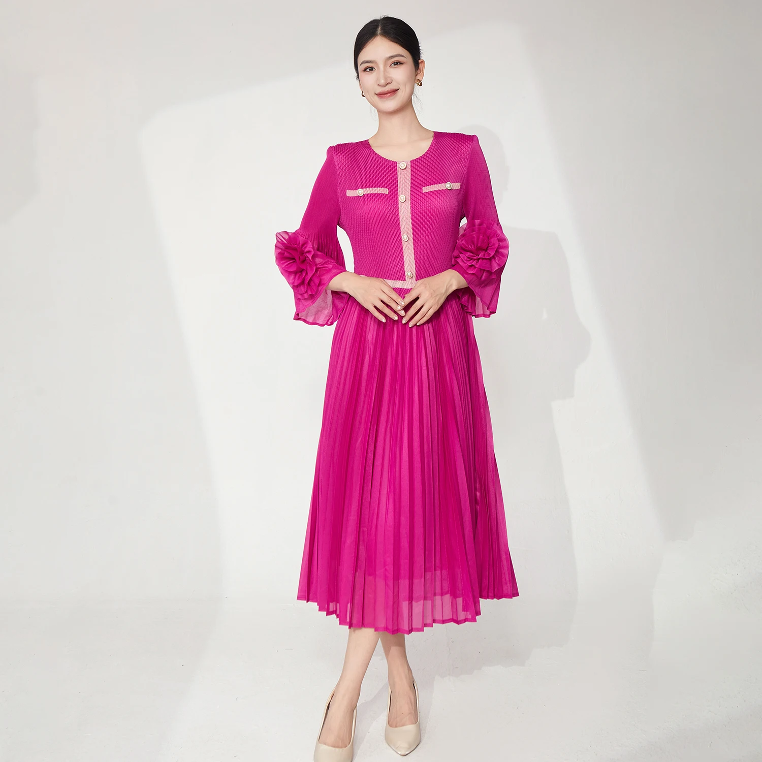2025 Spring New Fashionable Folded Round Neck Splicing Slimming Dress, Medium To Long Pleated Skirt Women
2025 Spring New Fashionable Folded Round Neck Splicing Slimming Dress, Medium To Long Pleated Skirt Women