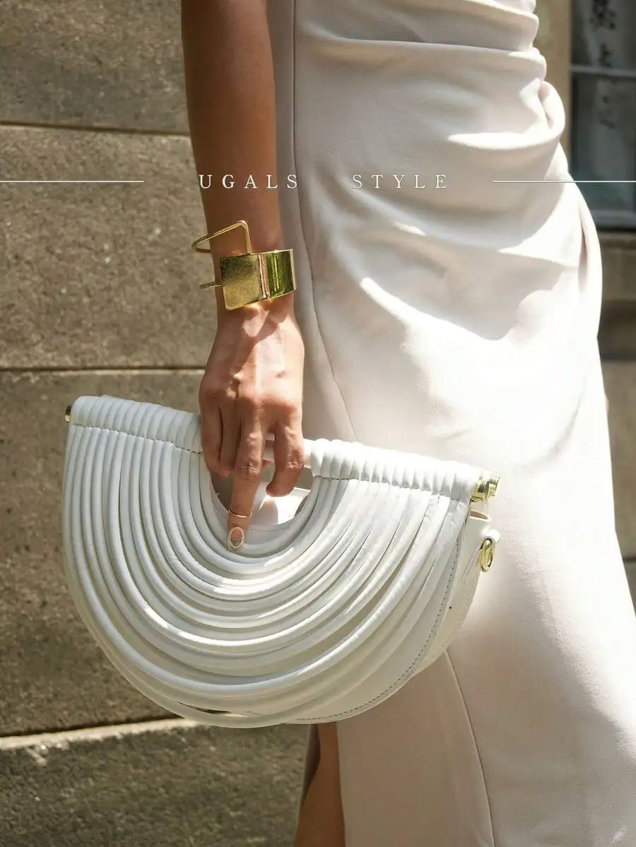 Luxury Striped Crossbody Bag - Large Capacity Elegant Purse for Party Wedding
Luxury Striped Crossbody Bag - Large Capacity Elegant Purse for Party Wedding