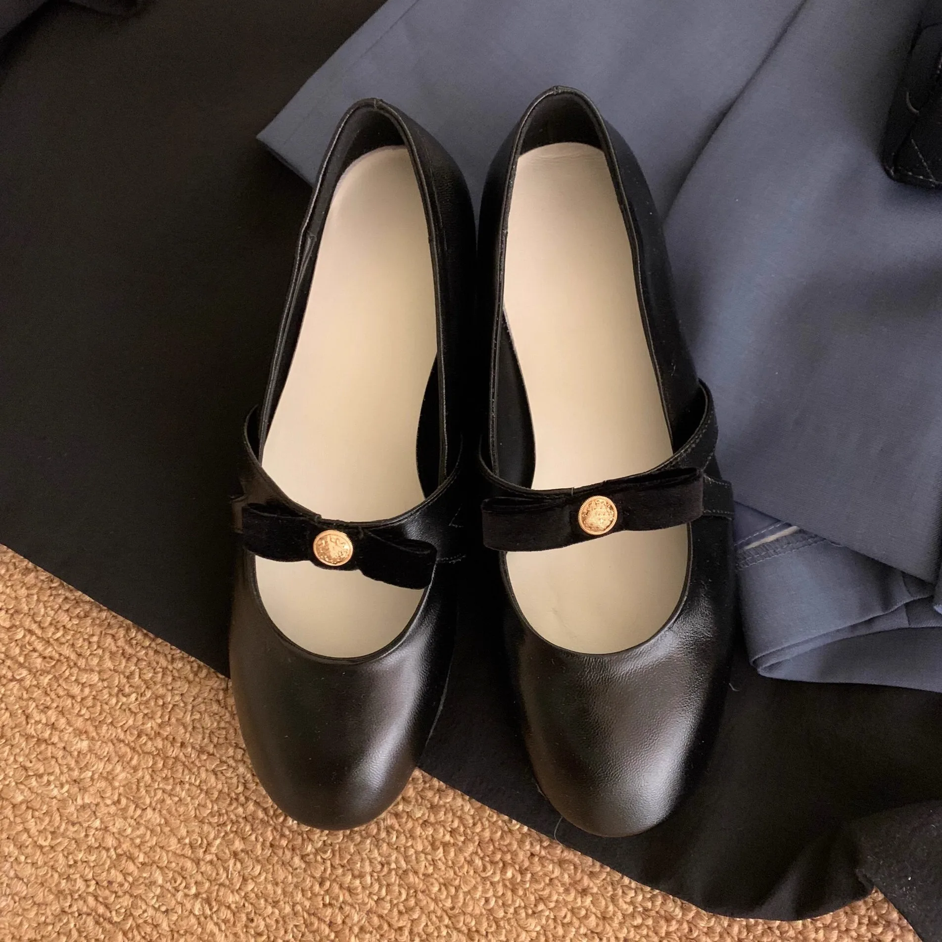Vintage Velvet Bow-Knot Shallow Loafers Soft Leather Round-Toed Low Thick Heel Mary Jane Buckle Single Women's Shoes Chaussure
Vintage Velvet Bow-Knot Shallow Loafers Soft Leather Round-Toed Low Thick Heel Mary Jane Buckle Single Women's Shoes Chaussure
