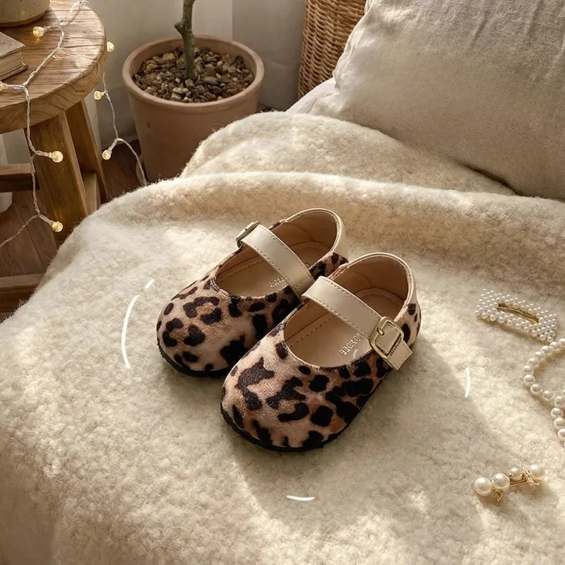 Children Mary Janes Korean Style Leopard Kids Flat Shoes Soft Sole 2026 Spring Baby Girls Leather Shoes Round Toes Elegant Sweet
Children Mary Janes Korean Style Leopard Kids Flat Shoes Soft Sole 2026 Spring Baby Girls Leather Shoes Round Toes Elegant Sweet