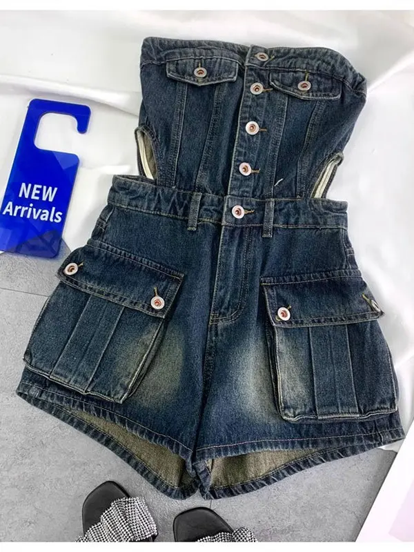 Модный женский джинсовый комбинезон в ретро-стиле с одной пуговицей, летний дизайн, рабочая одежда, шорты с широкими штанинами, многокарманные.
Модный женский джинсовый комбинезон в ретро-стиле с одной пуговицей, летний дизайн, рабочая одежда, шорты с широкими штанинами, многокарманные.