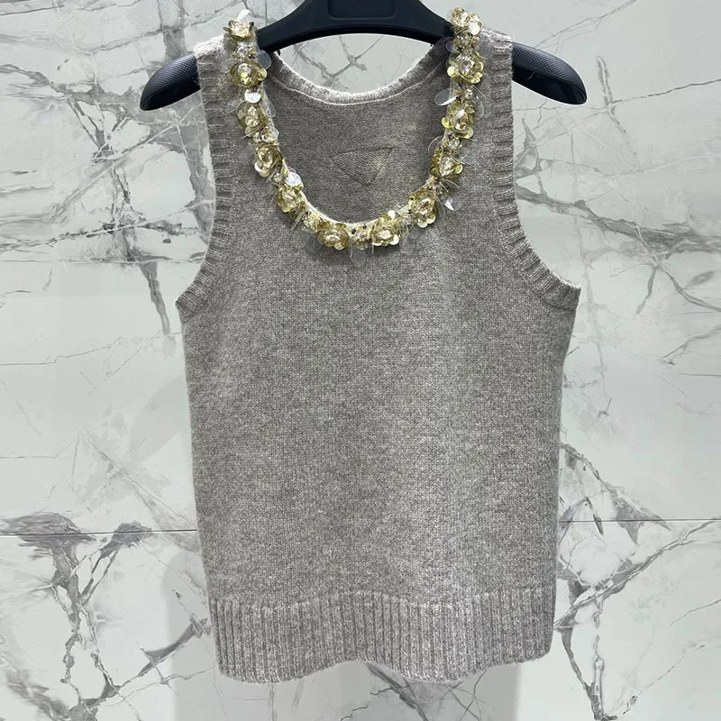 Fashion Solid Color Knitted Vest Top Quality Women's Round Neck Sequined Design Slim Tank Tops Summer High End Clothing Runway
Fashion Solid Color Knitted Vest Top Quality Women's Round Neck Sequined Design Slim Tank Tops Summer High End Clothing Runway