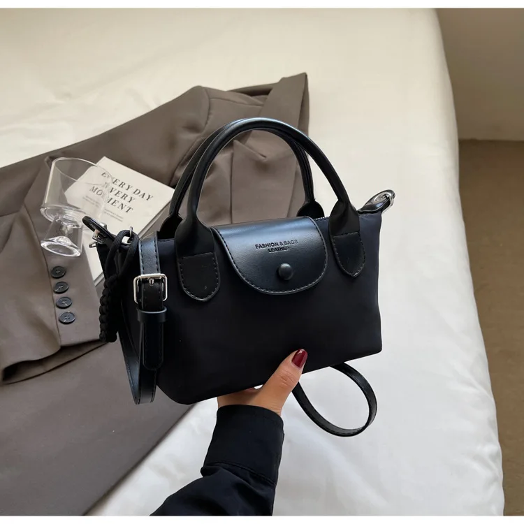 2025 Winter New Organ Bag, Popular Nylon Handbag, Retro Handheld Stick Bag, Versatile Tote Bag, Dopamine Dumpling Bag
2025 Winter New Organ Bag, Popular Nylon Handbag, Retro Handheld Stick Bag, Versatile Tote Bag, Dopamine Dumpling Bag