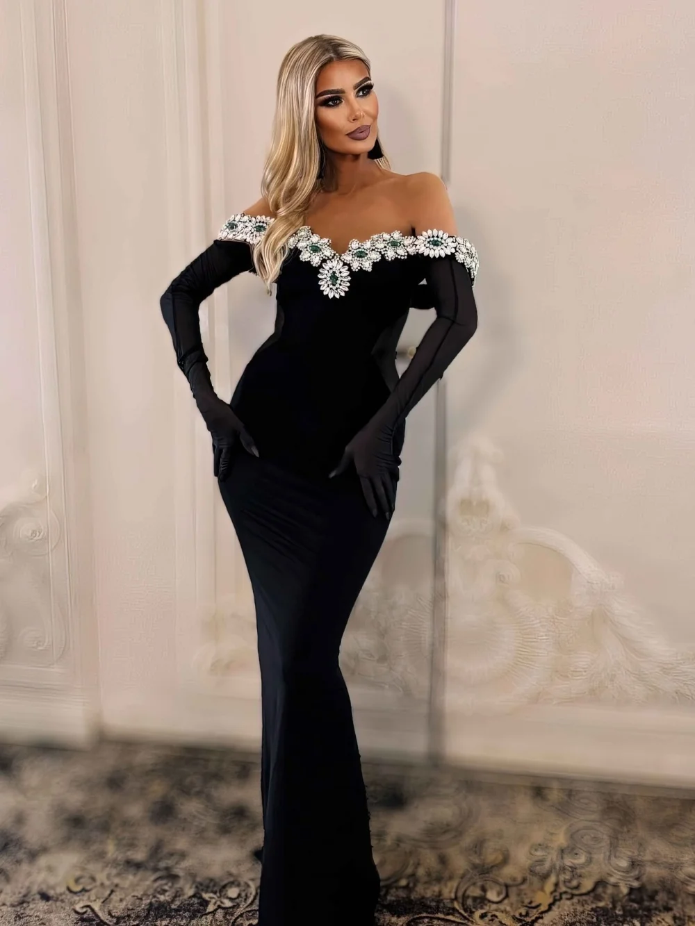 Elegant Velvet Evening Dress Stylish Off-Shoulder Evening Gown Sparkling Embellished Floor-Length Party Gown Customized
Elegant Velvet Evening Dress Stylish Off-Shoulder Evening Gown Sparkling Embellished Floor-Length Party Gown Customized