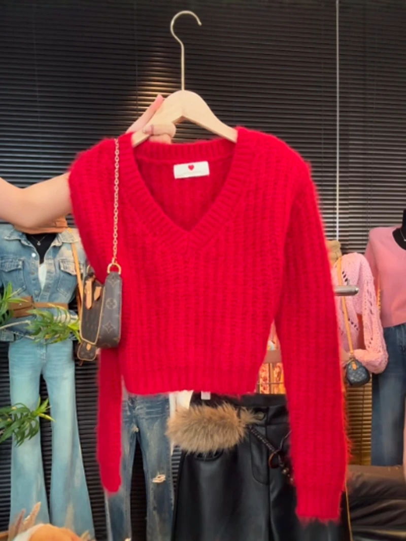 Retro Red V-Neck Pullover Knitted Sweater Women's Early Spring Slimming Short Top Comfortable Warm Fashionable Knitwear
Retro Red V-Neck Pullover Knitted Sweater Women's Early Spring Slimming Short Top Comfortable Warm Fashionable Knitwear