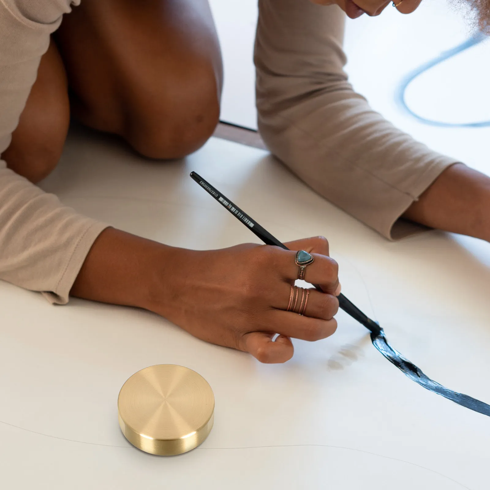 Настольный пресс-папье из цельной латуни с изящным краем, плоский, для каллиграфии, живописи, держатель для бумаги, для китайской каллиграфии
Настольный пресс-папье из цельной латуни с изящным краем, плоский, для каллиграфии, живописи, держатель для бумаги, для китайской каллиграфии