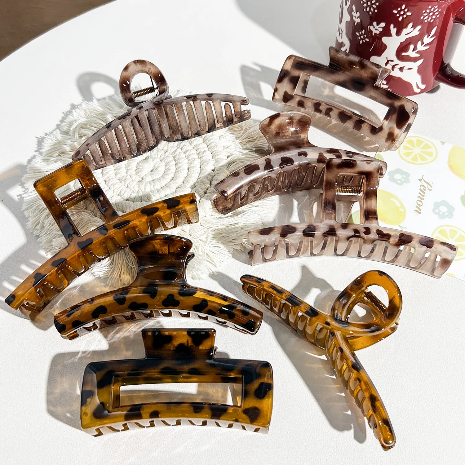 Leopard Print Hair Claw Clip Large Size HairAccessories Fashion Hair Clips for Women Stylish Shark Clip Hair Clips for Women
Leopard Print Hair Claw Clip Large Size HairAccessories Fashion Hair Clips for Women Stylish Shark Clip Hair Clips for Women